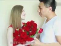 高考学渣为爱成“土豪” 逆袭娶乌克兰女神