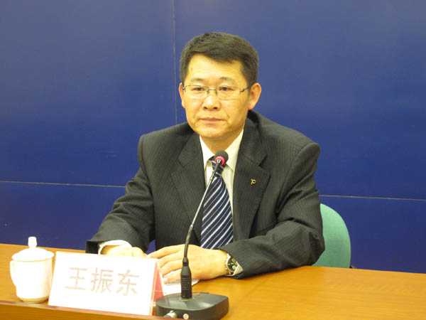 新闻发布会主持人王振东