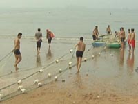 海水浴场下周开放 游客尝鲜需谨慎