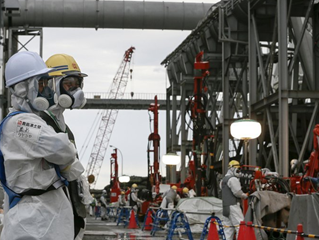 日本福岛核电站建冰墙堵住核泄漏(组图)