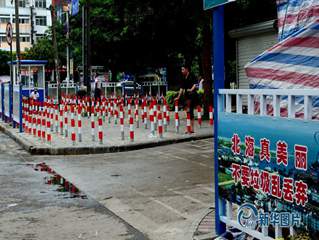 广西北海街头布满“梅花桩”为整治路边摊