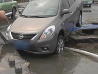 大雨突袭黄岛状况不断 前湾港路和团结路路口一片汪洋