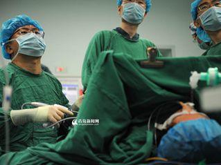 揭秘手术室里的故事 刀锋下的生命奇迹