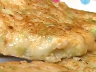 绝对美味：外酥里嫩的山芹墨鱼饼