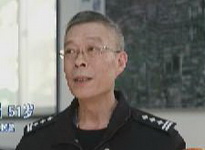 老民警的便民笔记本