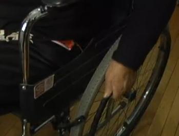 大明帮办：八旬老母终实现轮椅梦