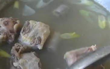 绝对美味：牛尾莲藕真菌煲