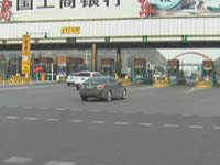 返程途中交通压力大 高速公路迎高峰