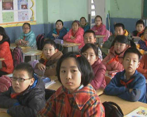 开学首日：早高峰事故近百起