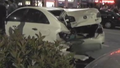 逃逸：奥迪发狂伤三车