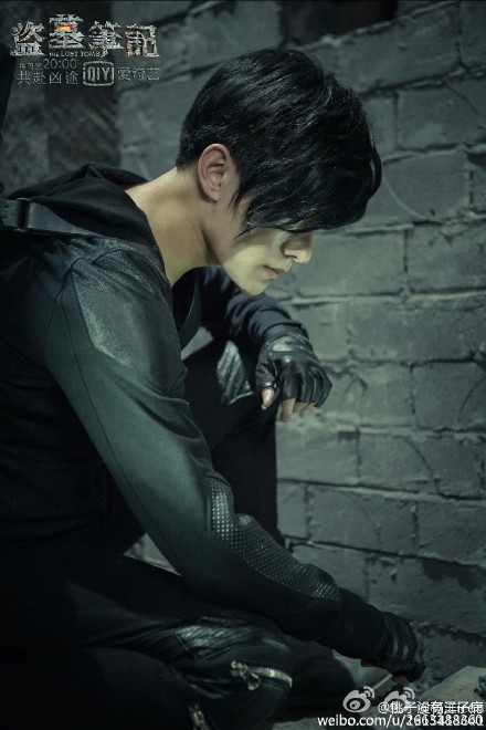 C罗拾金不昧捡手机碰艳遇 最帅男主播风靡网络