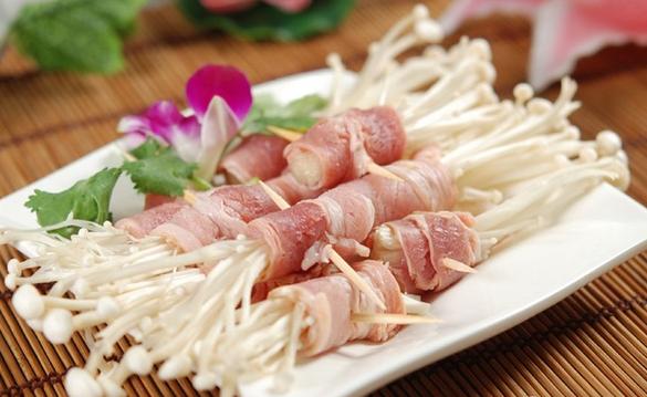 培根烩金针：肉香可口营养多