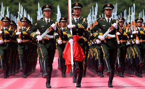 走近升旗仪式护卫方队