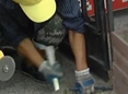 抚顺路批发市场乱象多 车辆乱停乱搭乱建