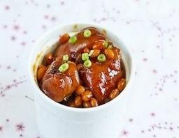 绝对美味：红焖黄豆猪蹄