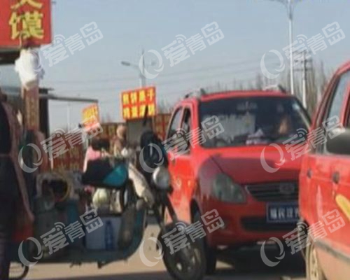 车站周围的黑出租抢客 车票竟能随便开_黑