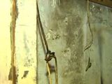 抡起大锤！砸向小区违法建筑