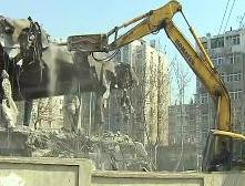2000平米违法建筑被强拆 上百万元“打了水漂”