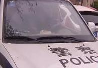 手指不小心被电锯割伤 警车开道送医