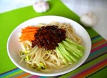 绝对美味：清新炸酱面