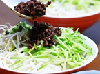 一手美食：来一碗地道炸酱面
