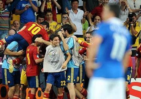 【小眼看球】阿根廷,请别为我哭泣_阿根廷 欧