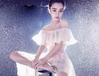 李小璐又跳舞 露了不该露的地方