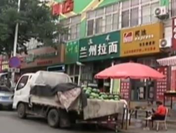 桑拿天网上订餐火爆 小吃店人气旺