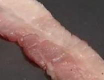 “青岛蓝”下的酷暑 肉片一分钟就变“三分熟”