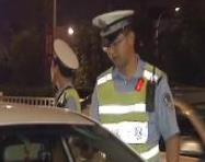 女子二次酒驾被查 拒不配合酒精检测