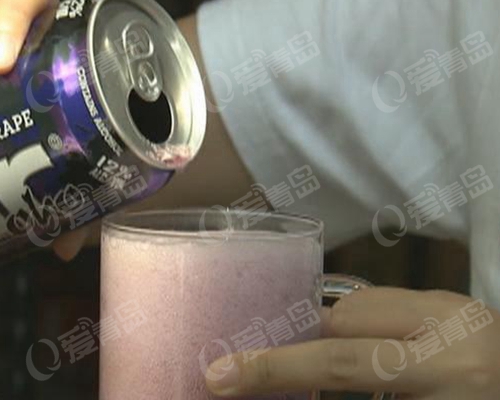 女记者亲测新晋网红断片酒 味道像果汁易上头