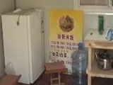 新学期开学 城管清理校边违法摊位