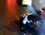 私家车为逃避查酒驾竟闯关 交警被拖行三十米