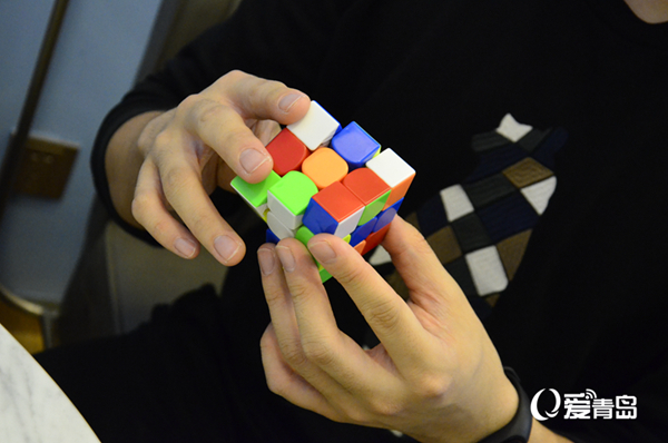 复原魔方要多久?他说7秒!_最强大脑孙虹烨 最