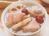 绝对美味：莲藕猪蹄汤