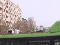 楼道杂物失火 消防问题引担忧