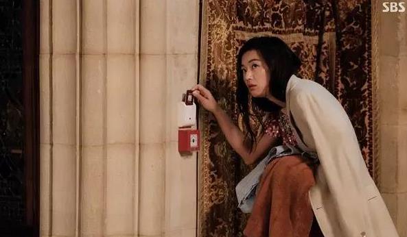 蓝海开播 看全女神美成一条鱼_蓝色大海的传