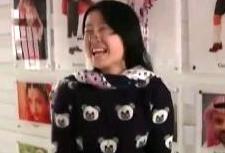 青岛一女大学生模仿“青岛大姨张海宇”卖衣服