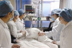 3名初中生聚会喝5斤白酒1人进ICU 家长:商家应担责