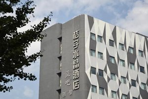 中国妇女报怒批椰树 桔子水晶酒店：贬损女性的低俗营销须严惩