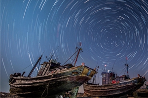 实拍田横岛夜空 星轨银河引人醉