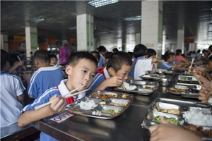 4月1日起开始执行！中小学幼儿园校长陪餐制度来了！