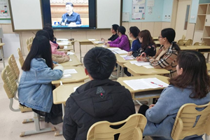 青岛九中政治组举行学习习近平重要讲话精神座谈会