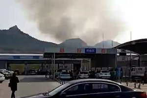 济南长清突发山火，现场浓烟滚滚！7个消防中队已赶去救援
