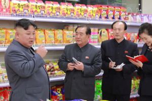 金正恩视察平壤百货商店 近期屡次视察经济设施