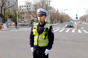 温情回家路：交警救助迷路老人！