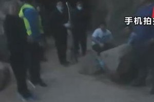 惊险！游客登浮山迷路 自寻野路不慎滑落崖壁