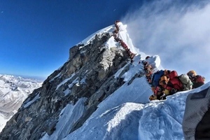 又有一名登山者在珠峰死亡，珠峰“大堵车”已致11人遇难