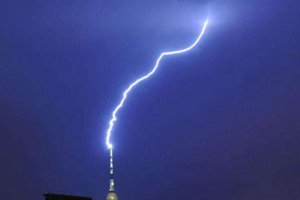 岛城未来三天都有雷阵雨，内陆温度高沿海挺凉快