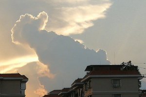高三学生拍到 “点赞云” 网友：高考加油！